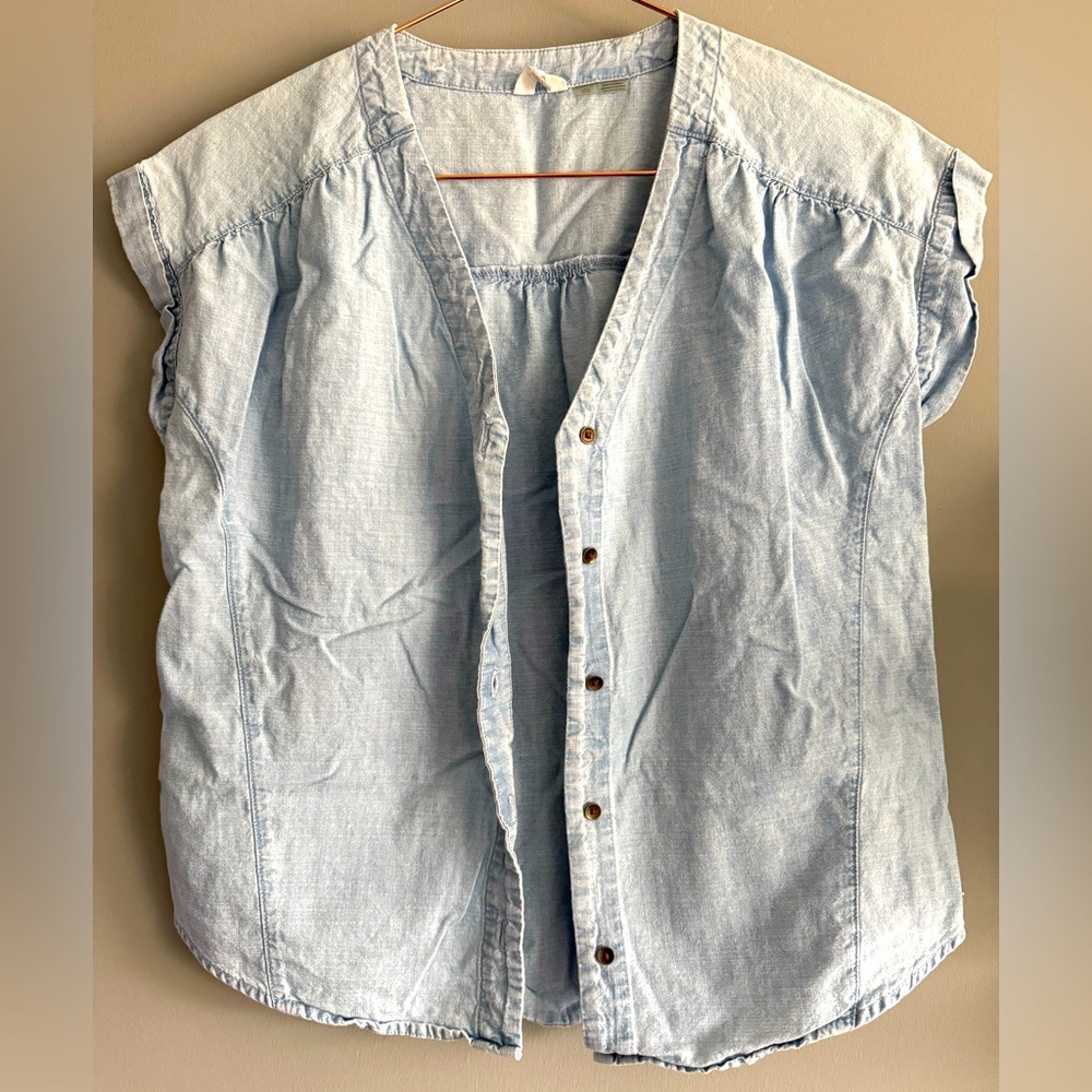 Roxy Women’s Short Sleeve Button Up Chambray Shirt in Light Blue, Size Small